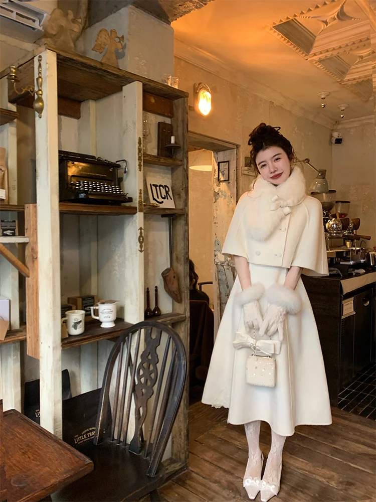 

Комплект Fuy Xiao: двусторонняя шерстяная накидка, жилет и юбка. Элегантный китайский стиль.