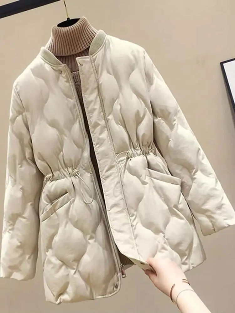 

Женское зимнее пальто средней длины из хлопка, новинка 2025 года, в корейском стиле, универсальное, маленького размера, с утяжкой на талии, утепленное хлопковое пальто-пуховик