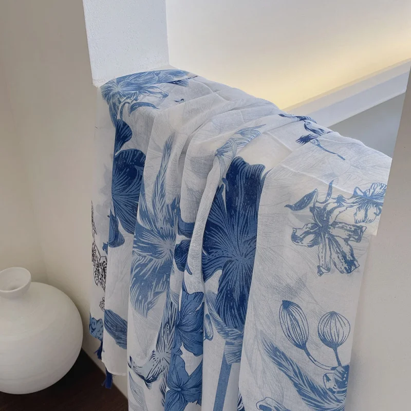 

Классический синий шарф с цветочным принтом из хлопка и льна с бахромой, тонкая весенне-летняя солнцезащитная шаль для путешествий, пляжный шарф, длинный шелковый шарф.