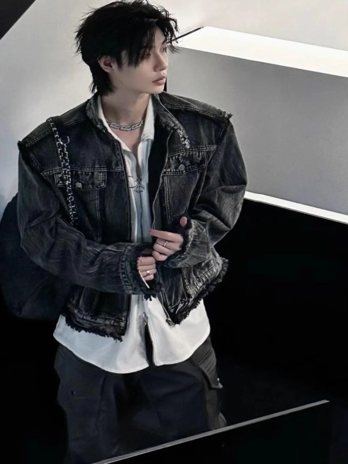 

Мужская винтажная джинсовая куртка в стиле ретро с потертостями и рваным низом, тяжелая, с воротником, модная верхняя одежда, длинный рукав...