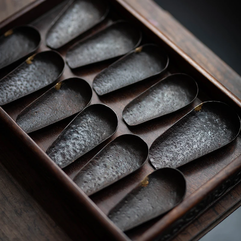 

Чистое железное избиение ручной работы, ветер ваби-саби, старая железная ковка чая, чайная ложка, чайные аксессуары кунг-фу, компактный