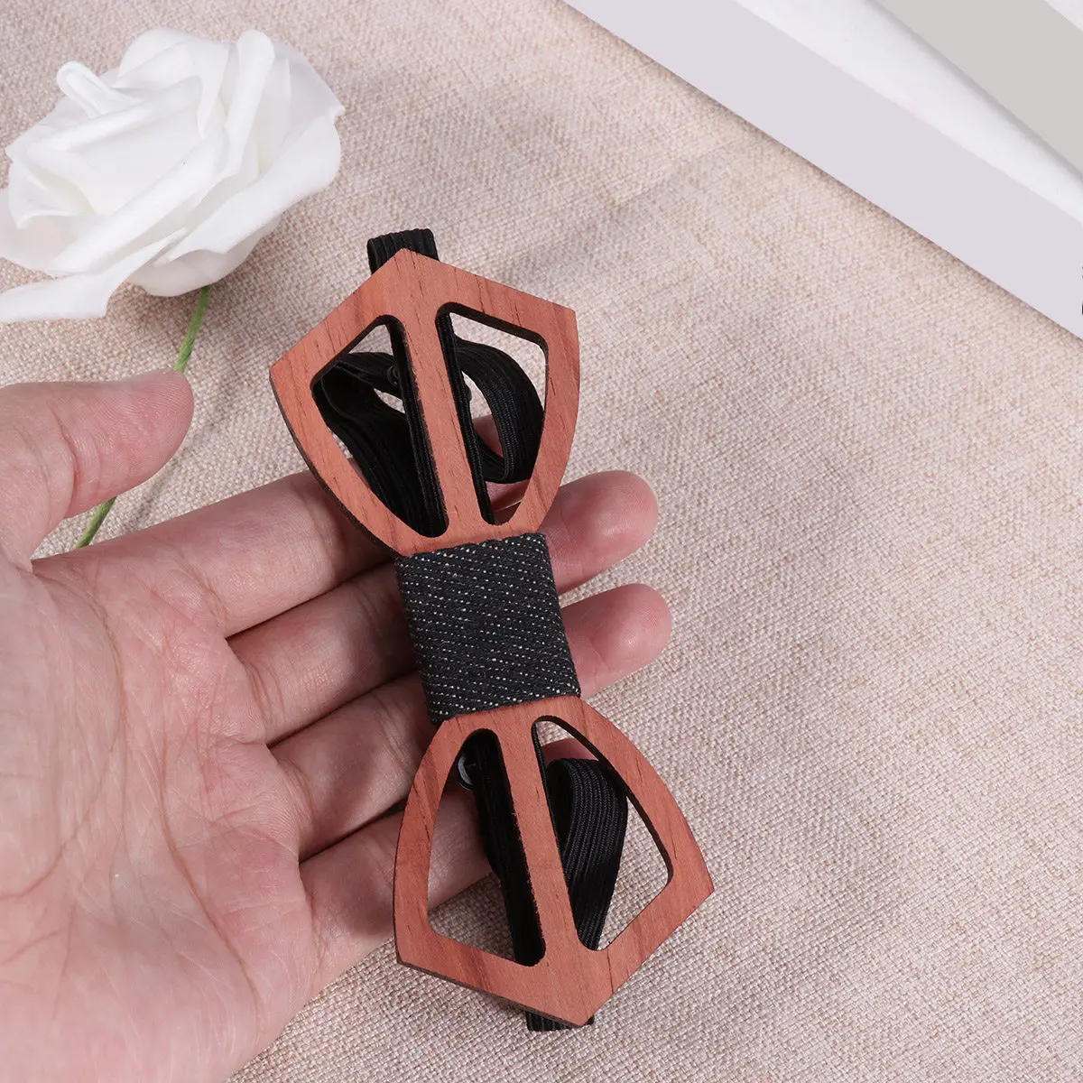 1Pcs Wooden Bow Tie Hollow Out Vintage Style Adjustable Men Bow Tie for Anniversary Birthday Wedding Men Wooden Bowtie