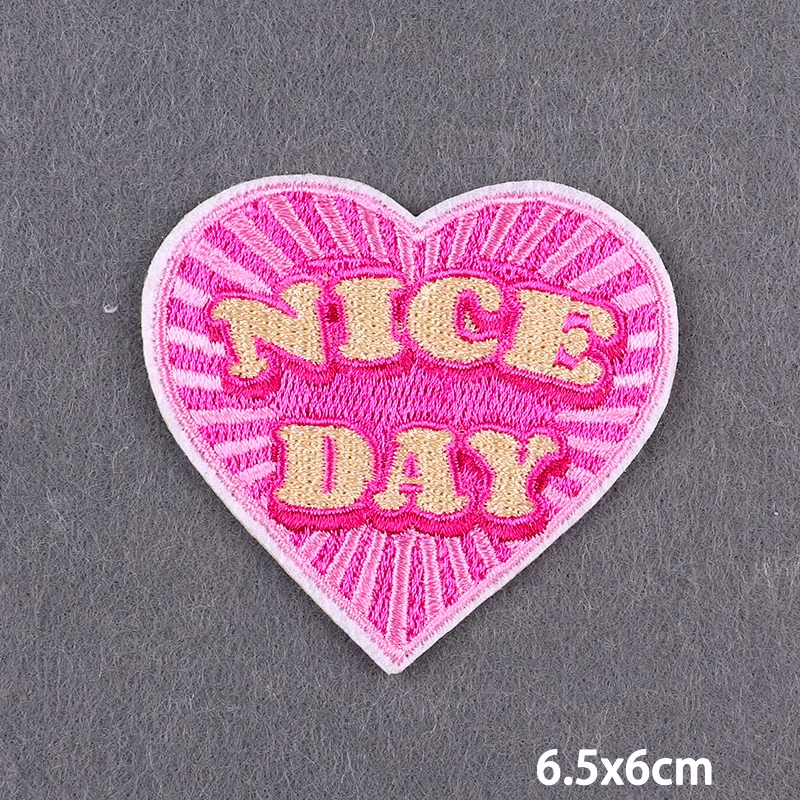 Rosa Herz Niedliche Stickerei-Aufnäher für Hüte/T-Shirts/Jeans Mädchen Kinder Aufbügelbare Aufnäher für Kleidung Mut Liebe Bügelbare Aufnäher DIY – Detail 5