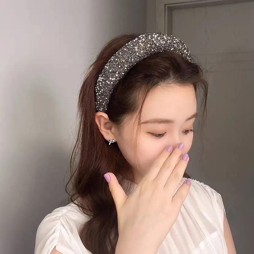 

The same high-quality and fashionable style as Dongdaemun, with a raised headband and high-end hair accessories