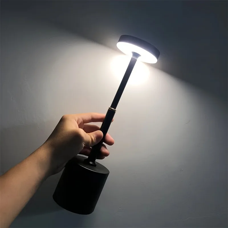 Lampada da tavolo Touch in metallo di ispirazione Vintage-USB ricaricabile, luminosità regolabile per camera da letto e lampada da campeggio all'aperto per camera da letto