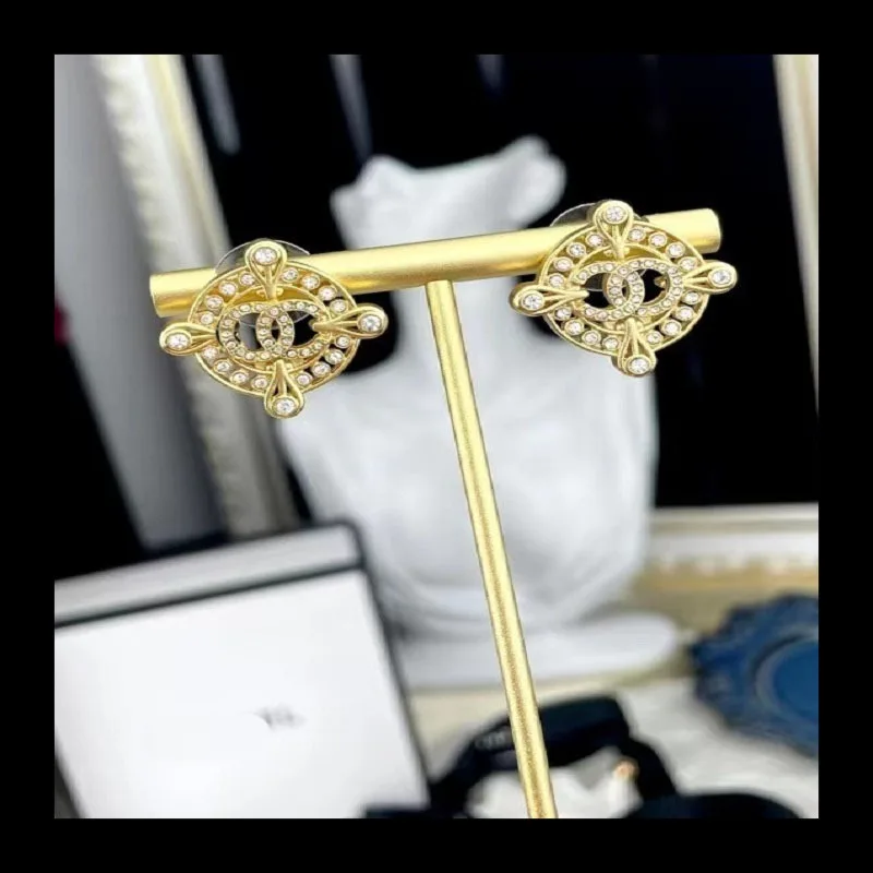 

Xiaoxiangfeng Round Double C Rhinestone Stud Earrings Fashion Trend Niche Design Silver Needle Earrings Earrings Women