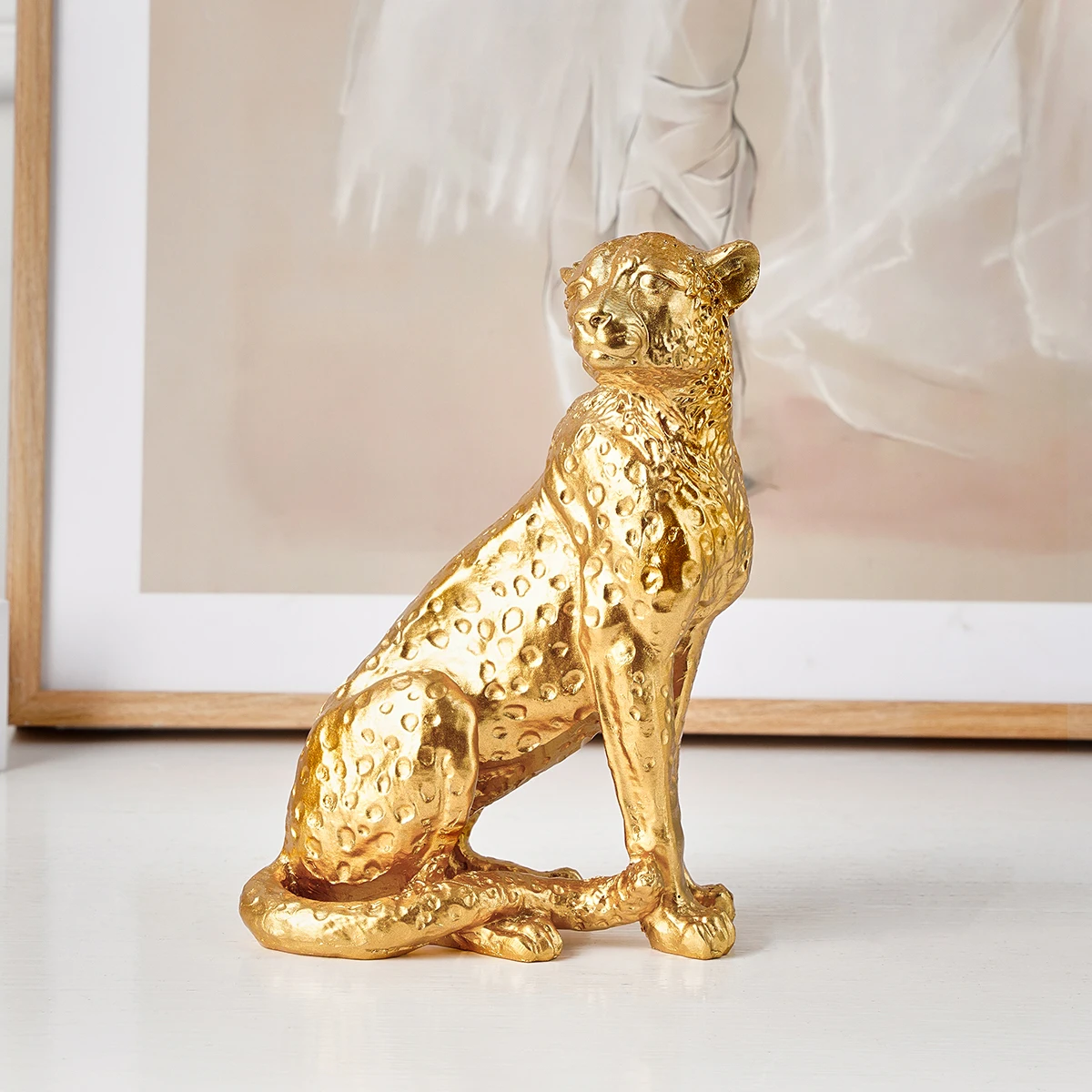 1PC, A Golden Leopard-Shaped Squatting Desktop Decorative Item, Suitable for Study, Entrance Hall, Office and Hotel Decoration