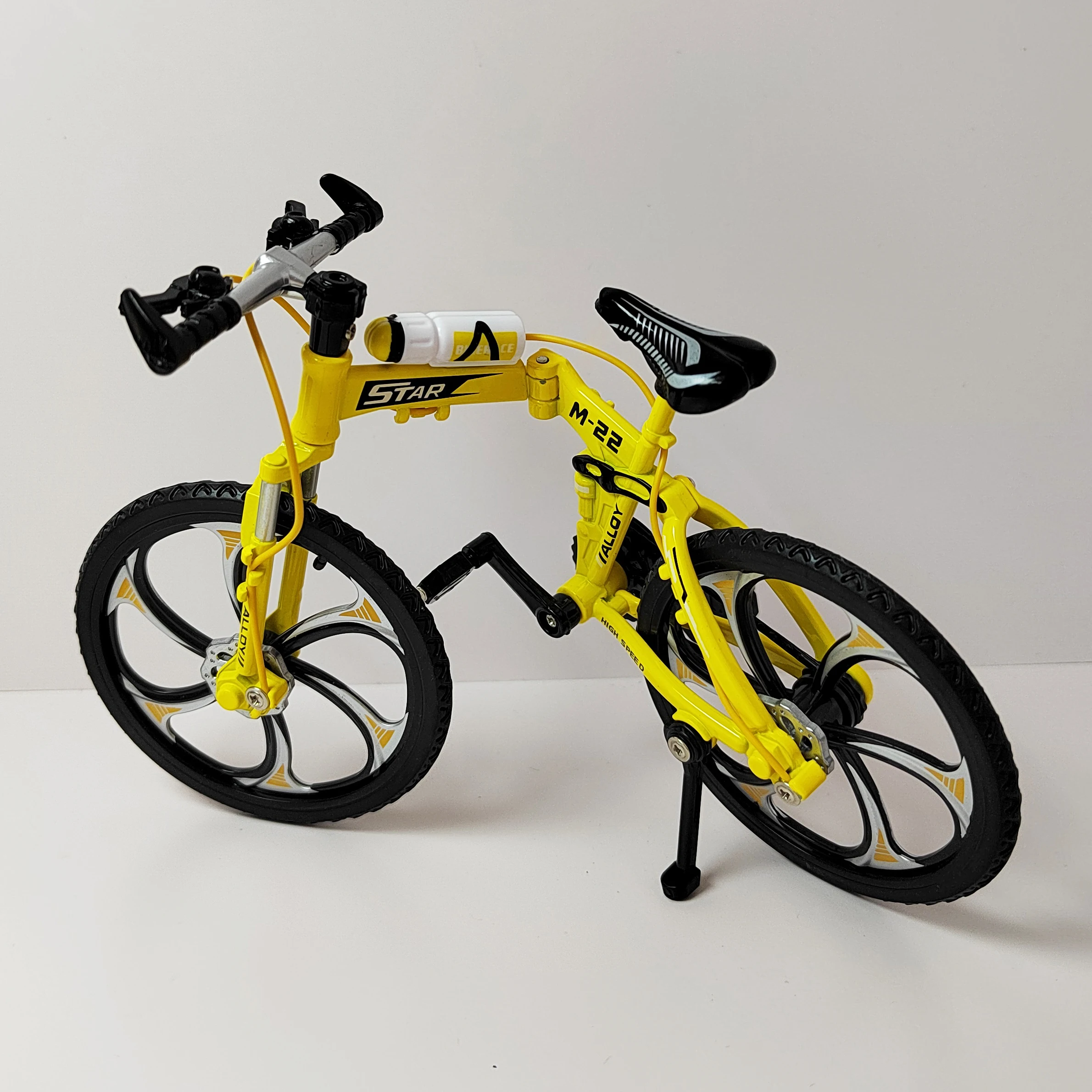 Modèle de vélo de doigt de simulation en métal moulé sous pression, vélo jaune, vélo pliable, cadeaux de collection, jouet pour garçon, 1:8