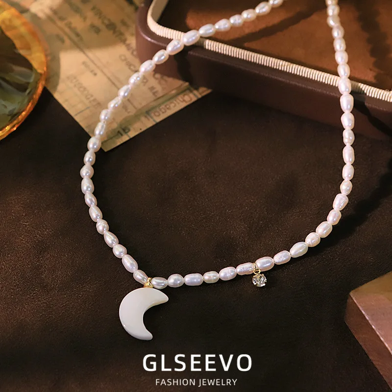 Natural Pearl Moon Necklace, A Versatile Clavicle Chain Women