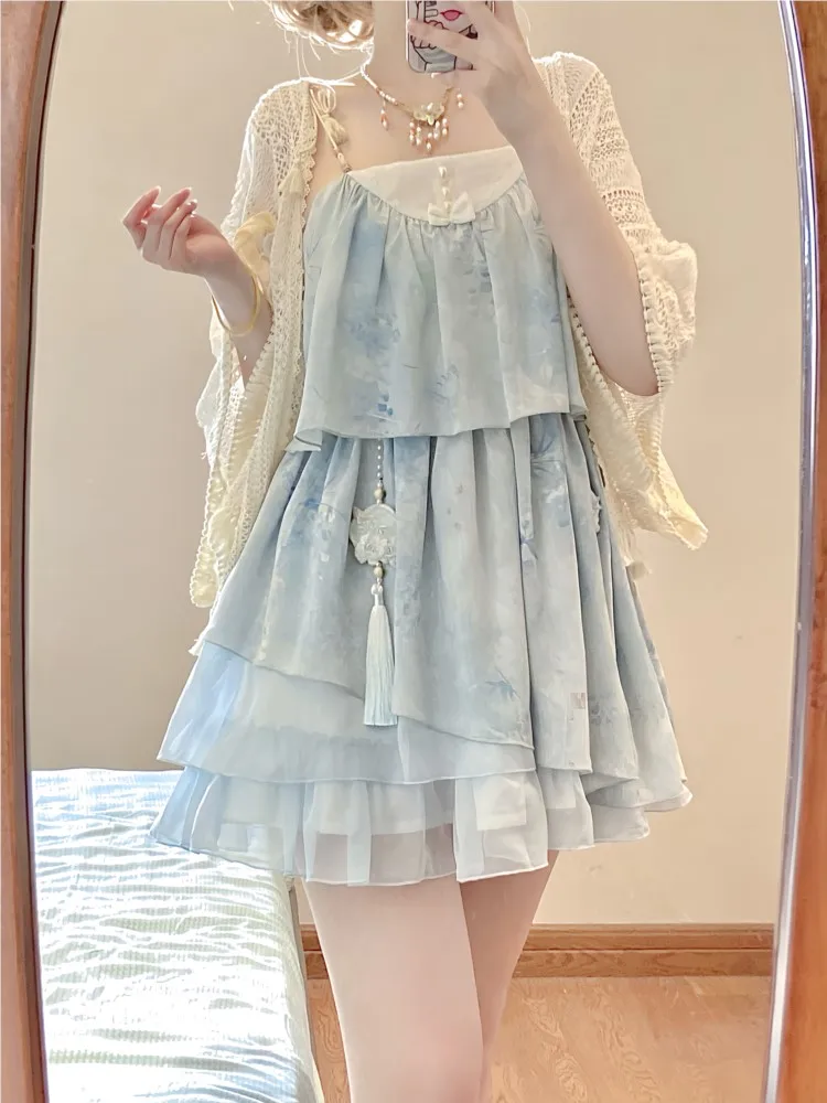 

A Chinese-style modified shawl halter dress set with strong sense of design