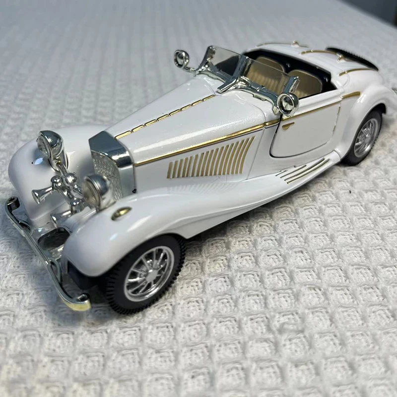 1:28 Mini Model Alloy Retro Vintage Car Diecast Model Toy White Vehicle Pull Back Car Simulation Collection Gifts Toys Boys