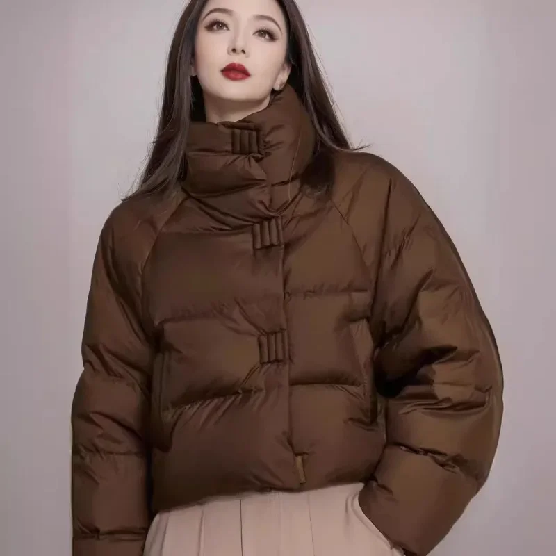 

Модная короткая и короткая корейская версия, свободная толстая хлопковая куртка, новинка 2024, зимняя повседневная женская хлопковая куртка