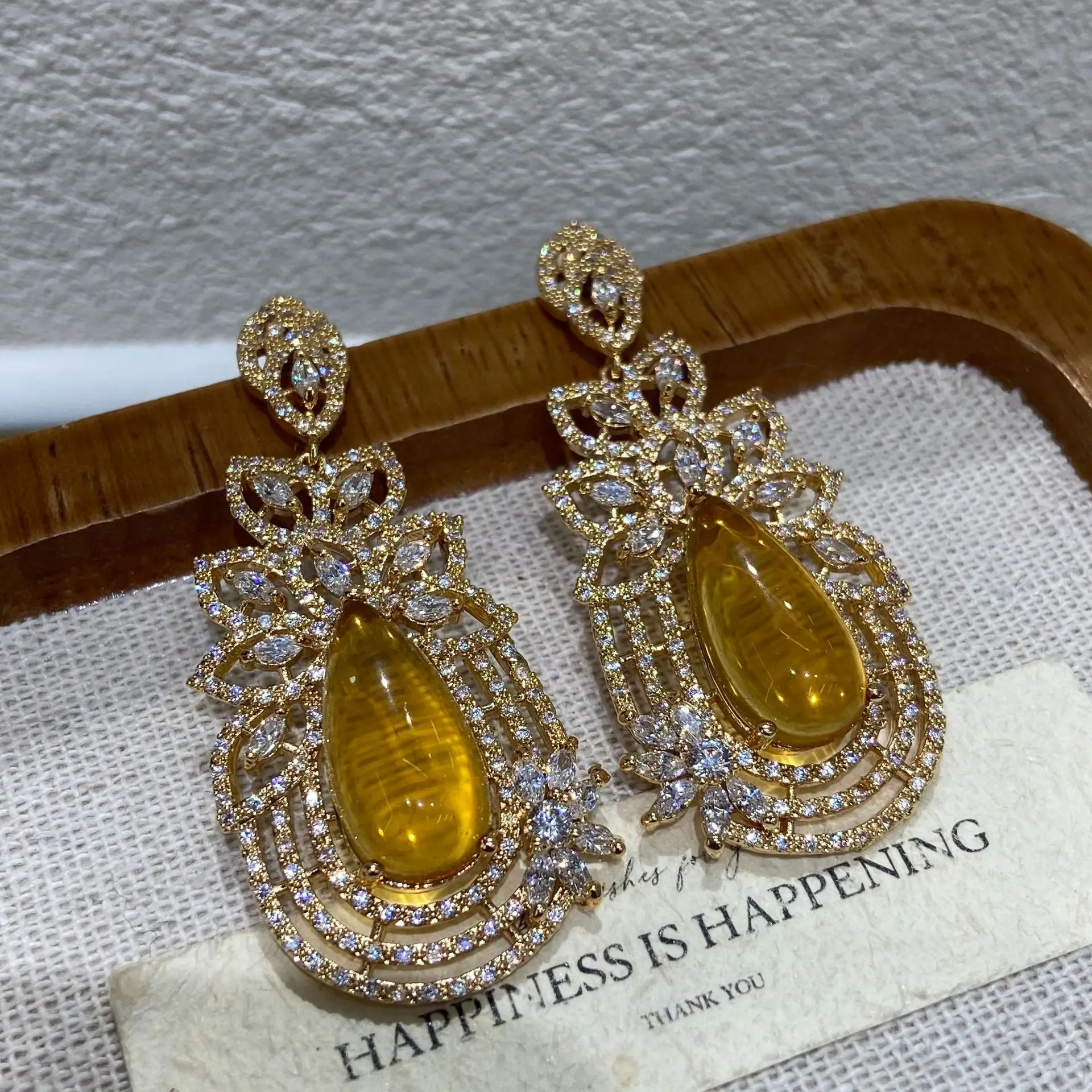 

Женские модные серьги-кисточки с крупными цирконами 2026