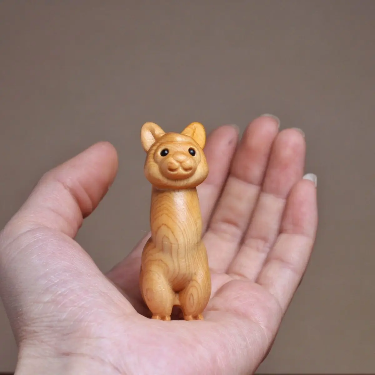 Hand Carved Wood Cute alpaca Statue Figurine Desktop Ornaments Home Decoration Crafts Tea Pet Decor