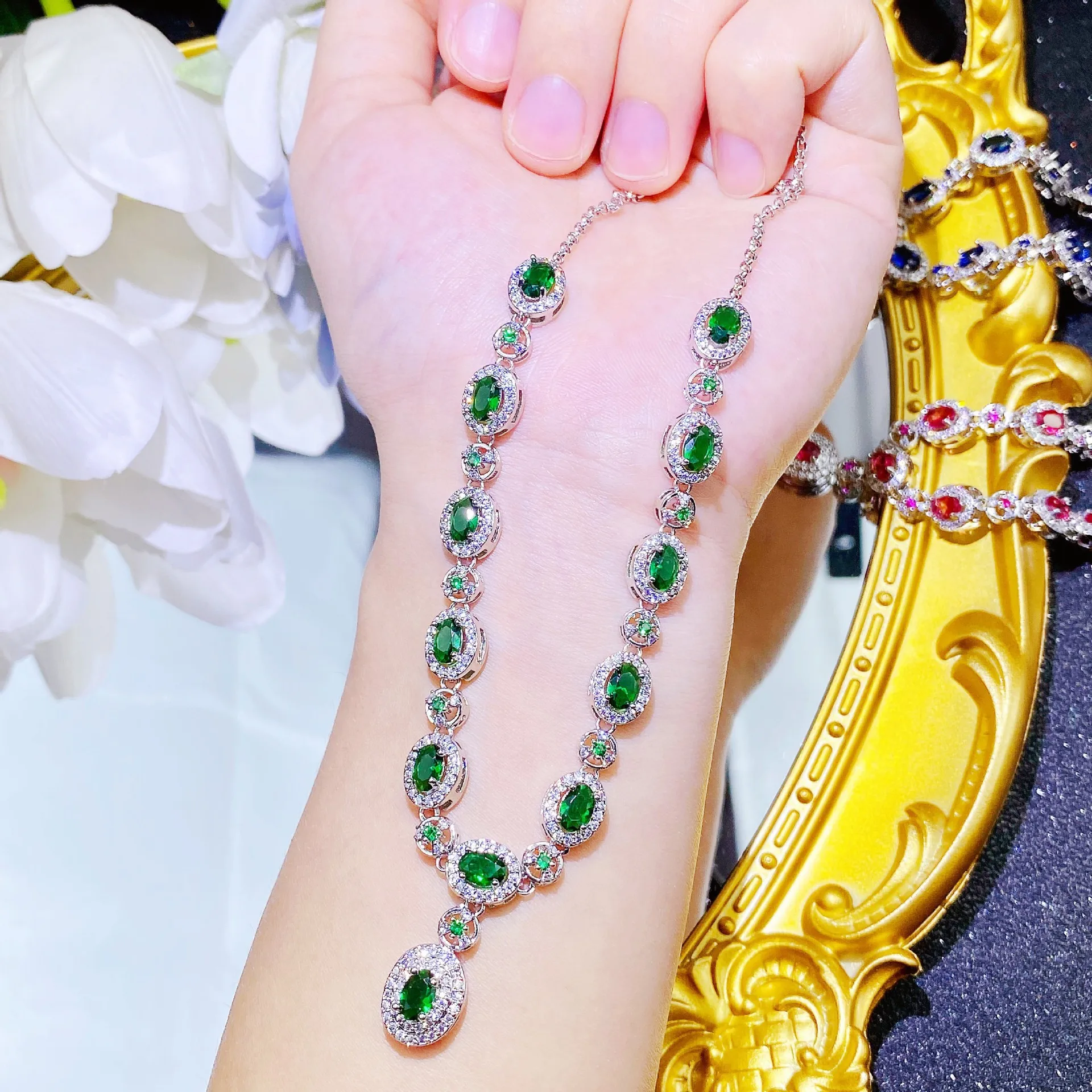 Popular Douyin live broadcast imitation natural pigeon blood ruby necklace, wedding banquet emerald colored treasure chain whole