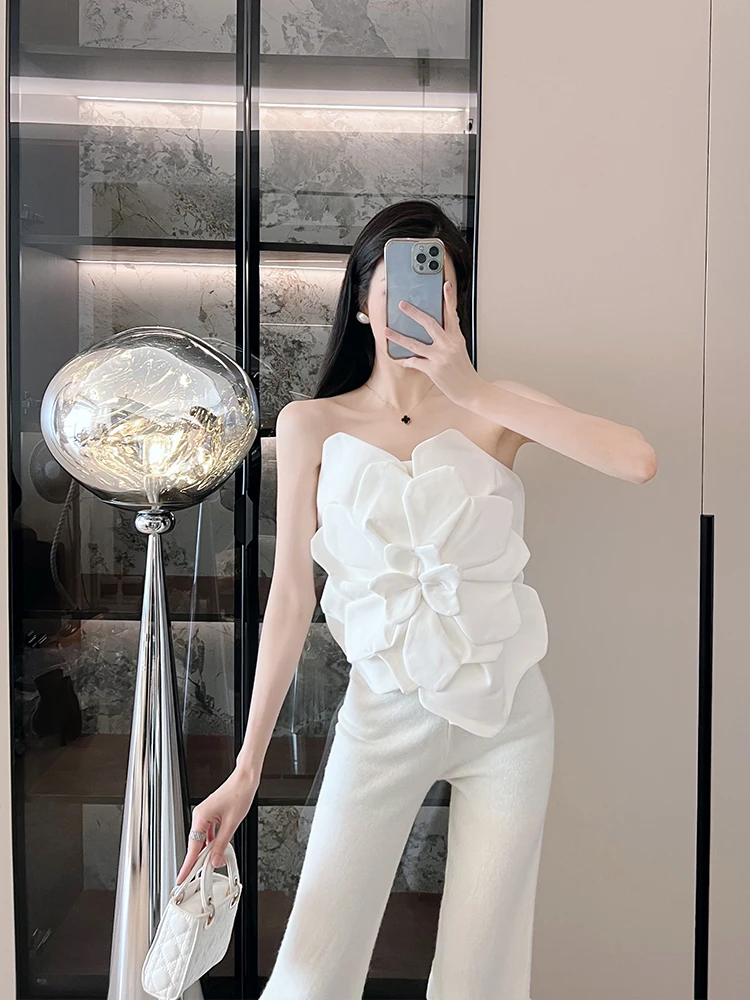 

Сексуальный и дерзкий топ-бандо для женщин, новинка 2024 года, уникальный дизайн, 3D-цветы, повседневный, асимметричный, облегающий...