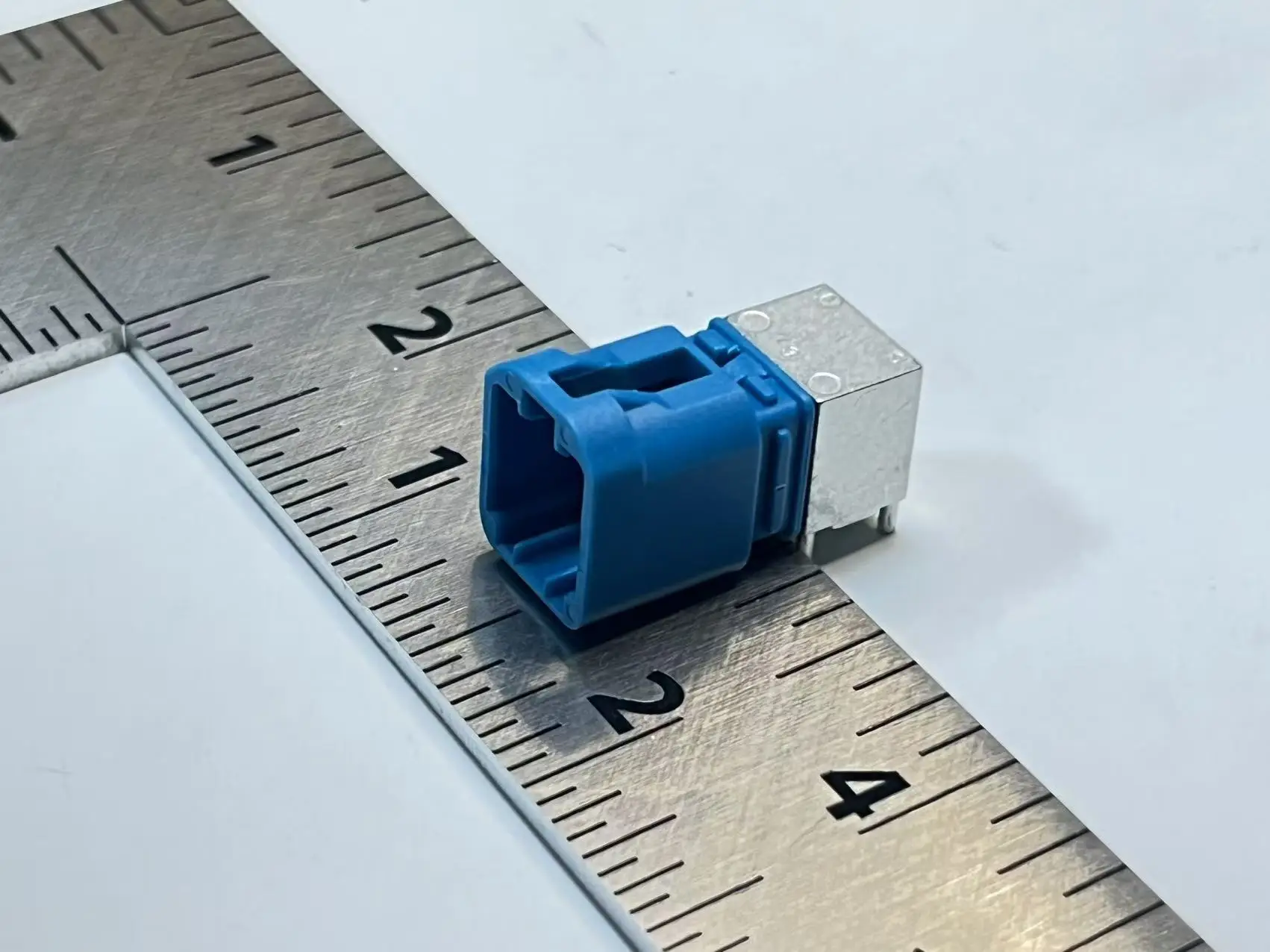 MINI FAKRA 4 IN 1 PCB Header， Equivalent to TE Mate-ax,  2304168， 2321775