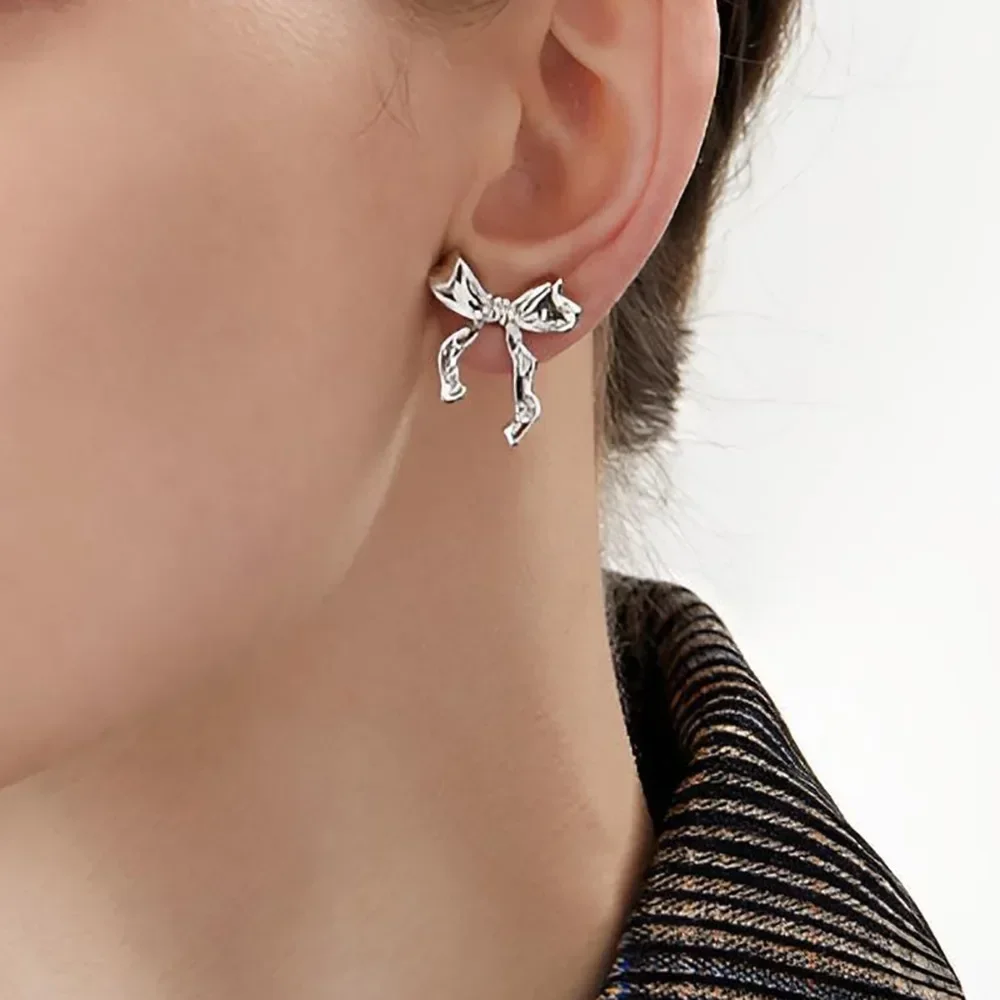 

Temperament Irregular Bow Stud Earrings for Women Girls Charm Design Knotted Ribbon Drop Dangle Jewelry Accessories Wholesale