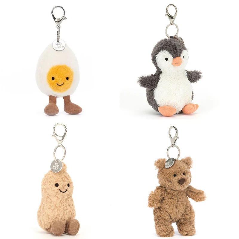 Llaveros con etiquetas y logotipos, llavero de peluche de tenis, llavero de peluche de oso del Barcelona, juguetes de peluche de la serie Peanut, adornos para mochila.