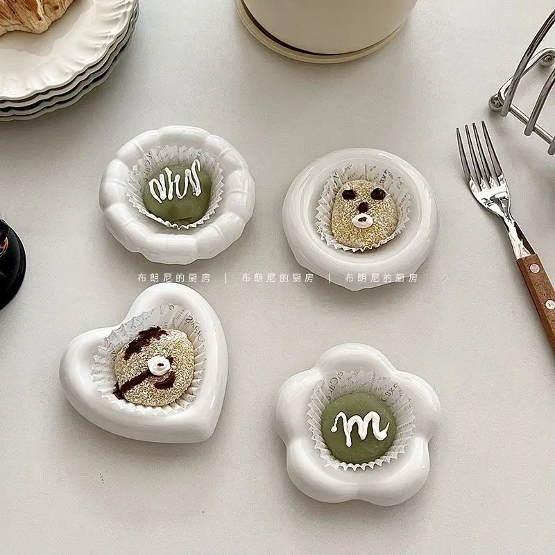 White Flower Mini Tea/Snack Plate Korean Ceramic Plate, Creative Personalized Pure Bowls , Household Vinegar and Sauce Plate