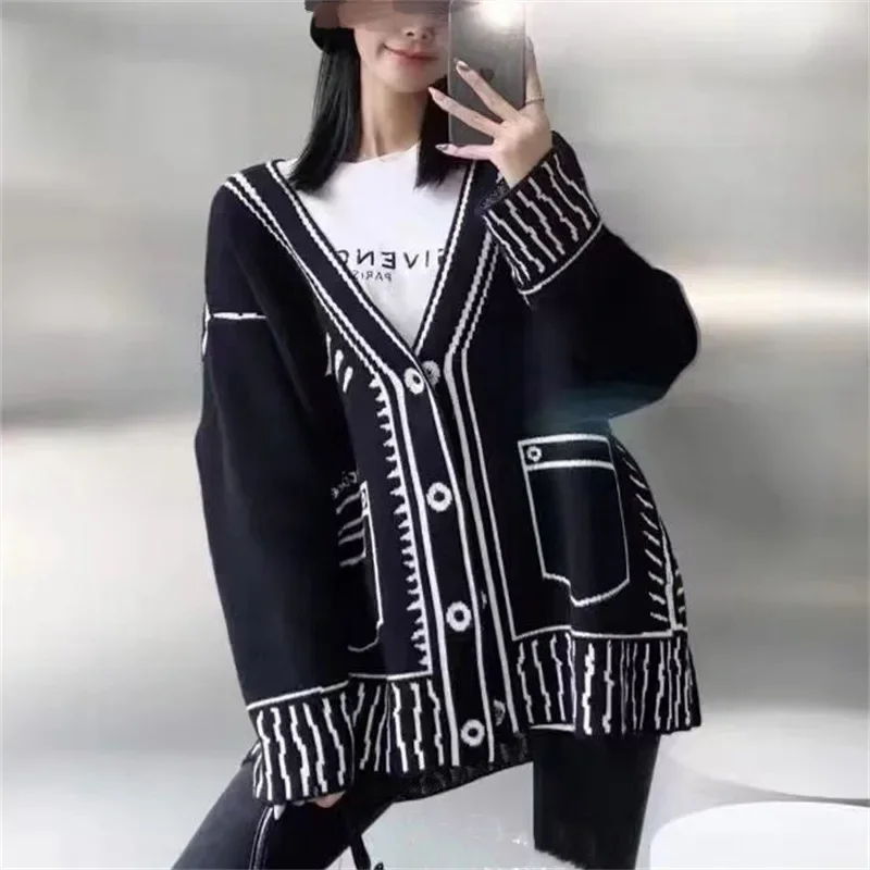 Knitted Spell Color Cardigan Coat2024 Autumn and Winter Black and White Silhouette Loose Lazy Cardigan Coat Knitted Top Woman