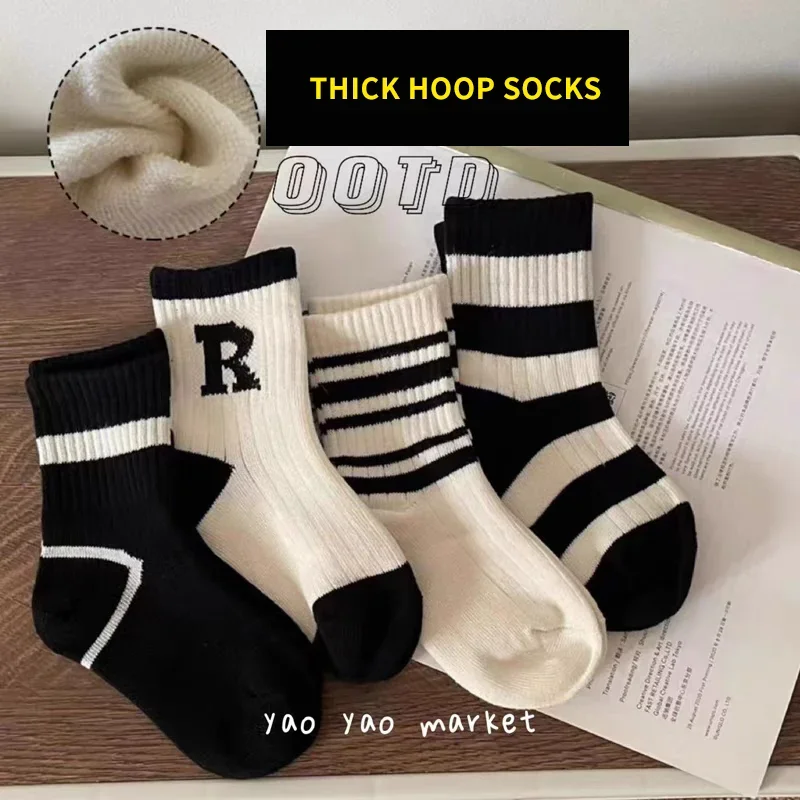 4 Paar Kinder-Halbsocken aus dicker, warmer Baumwolle mit Buchstaben, gestreift, niedlich, gemütlich, sportlich, weich, atmungsaktiv, gebürstet, Kindersocken für Jungen und Mädchen