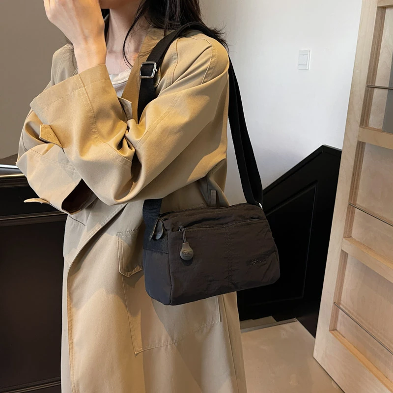 Fashion Ladies Nylon Messenger Bag-spacious And Light, Versatile Solid Color, Zipper Opening And Closing, Suitable For Daily Use