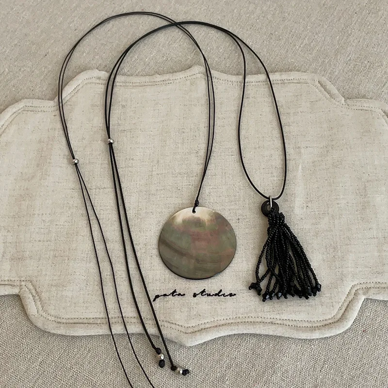 

Minar Retro AB Color Shell Round Piece Black Miyuki Beads Strand Tassel Pendant Necklaces for Women Adjustable Rope Chain Choker