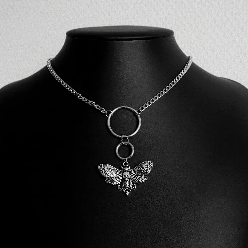 

Vintage Skull Moth Charm Necklace For Men Women Fashion Gothic Witch Jewelry Accessories Gift Silver Color Circle Moth Choker