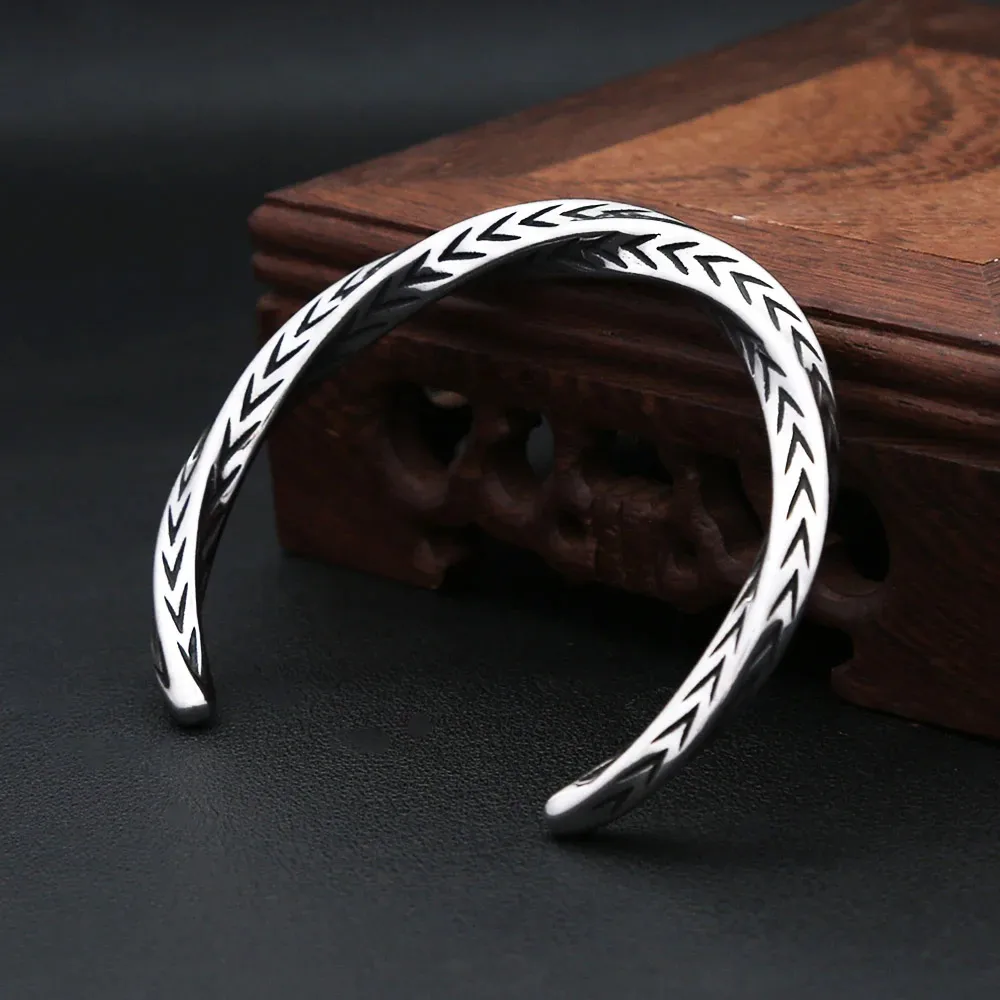 Simple Vintage Arrow Texture Mobius Statement Stainless Steel Open Bracelet For Male Female Street Fashion Personality Jewelry