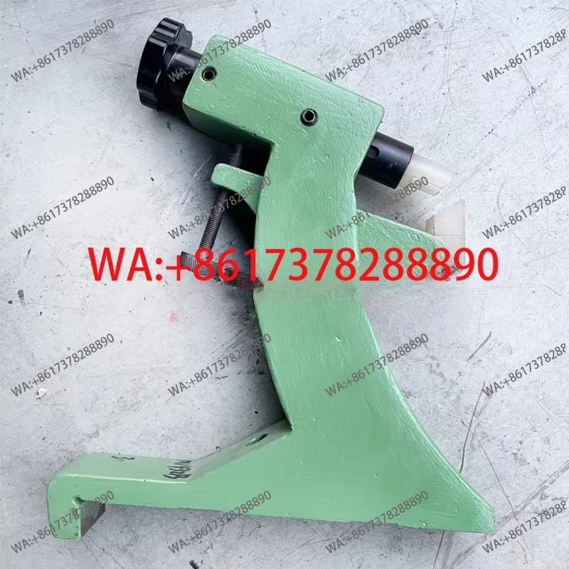

Принадлежности для цилиндрического шлифовального станка Shanghai Machine Tool Factory M1432B/M1332B с открытой центральной рамой, модель M1432A с держателем инструмента.