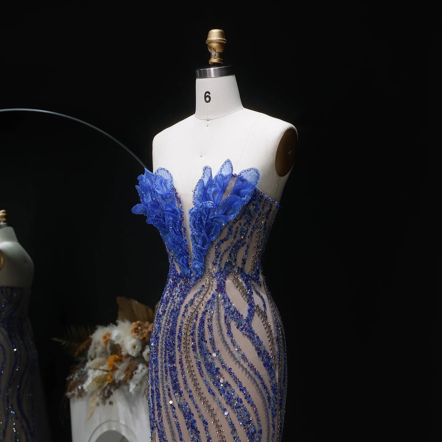 Sharon Said Luxuriöses trägerloses Abendkleid in Karamellfarbe, stark perlenbestickt mit hohem Seitenschlitz, formelle Partykleider für Damen SS133 Maßanfertigung – Detail 11