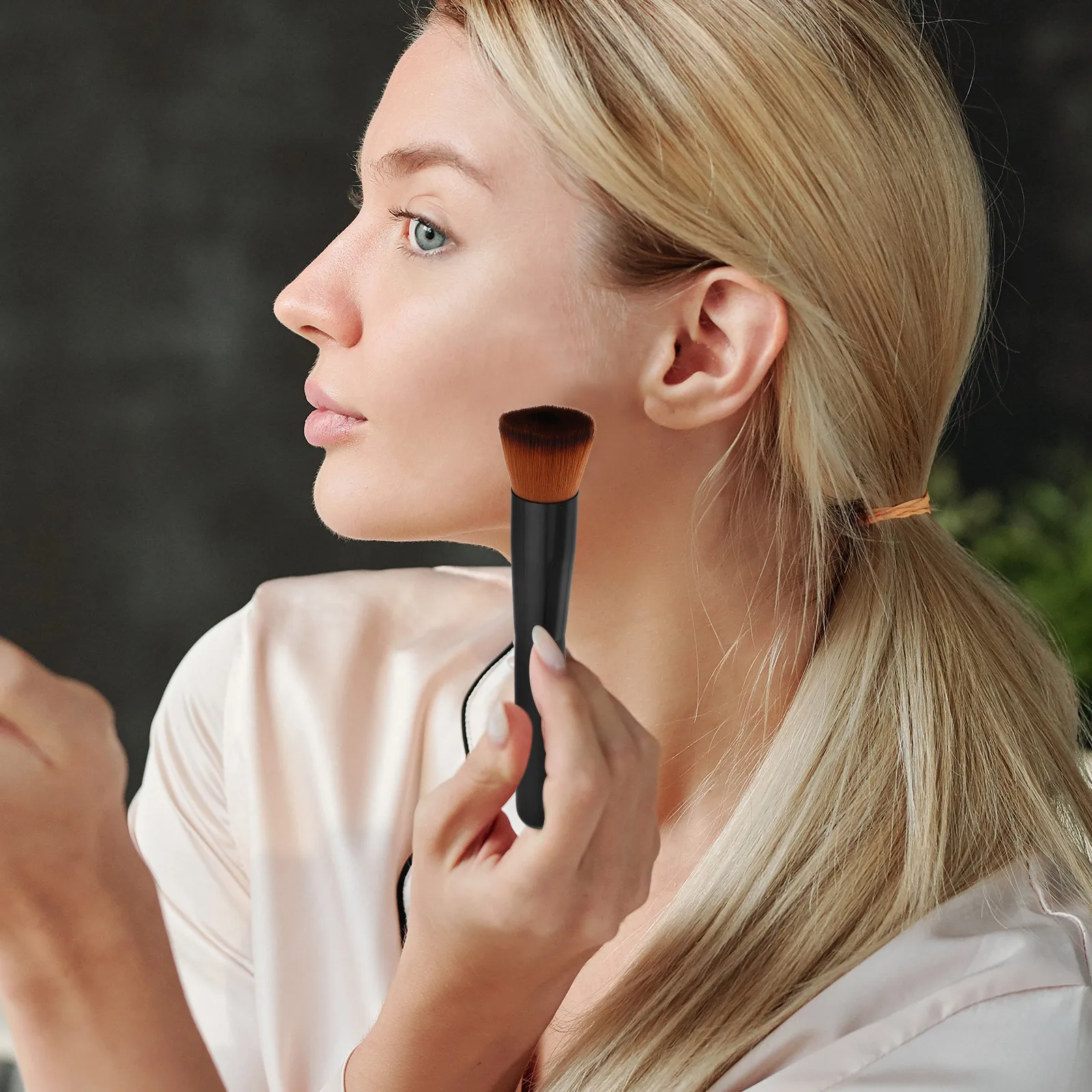 2-pinceis-concavos-para-base-liquida-ferramenta-profissional-de-maquiagem-com-cerdas-macias-portatil-e-facil-de-limpar-estilo-coreano
