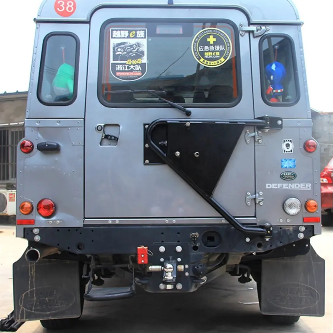 

Suitable for 1990-2016 Land Rover Defender 110/90 rear spare tire bracket Land Rover Defender spare tire rack