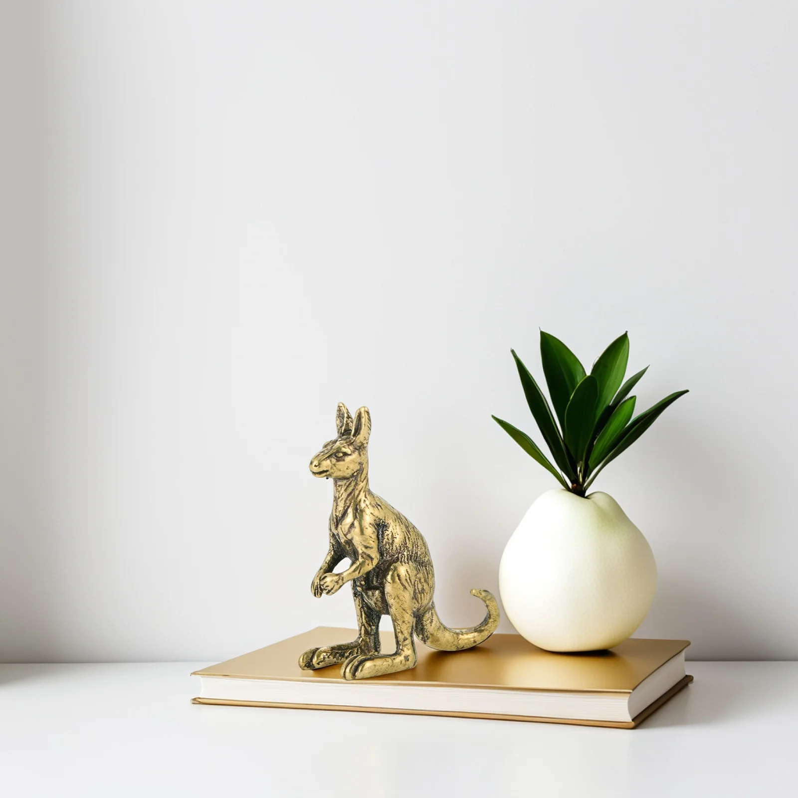 

Indoor Kangaroo Decor Brass Tabletop Ornament for Desktop Office Display Exquisite Craftsmanship Vintage Style Metal Decoration