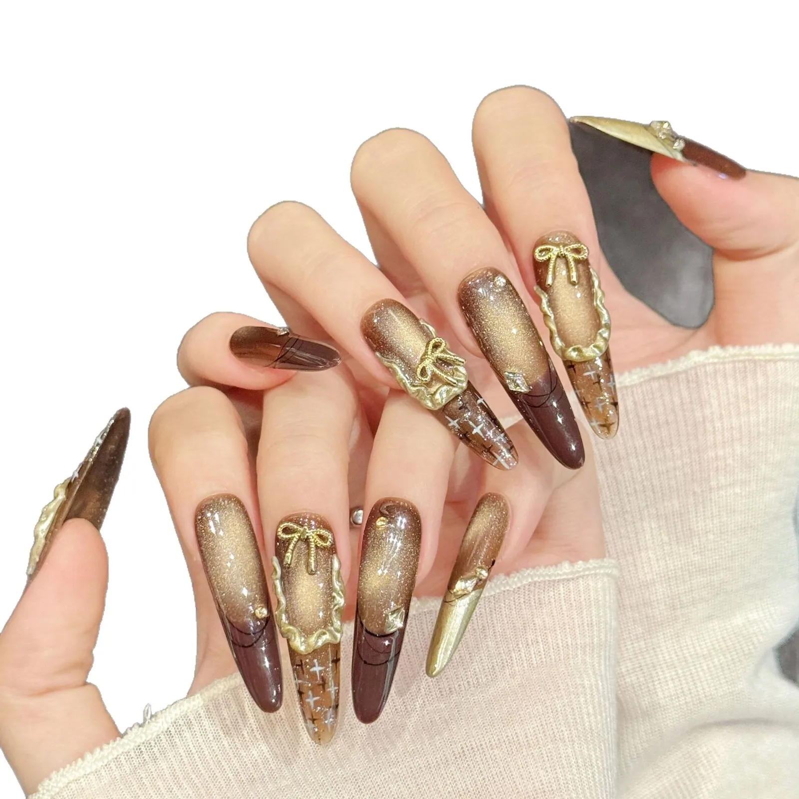 10pcsLight الفاخرة اليدوية طويلة خنجر اضغط على الأظافر الرجعية البني الذهب التدرج شريط معدني القوس تصميم وهمية مسمار يمكن ارتداؤها مسمار #4