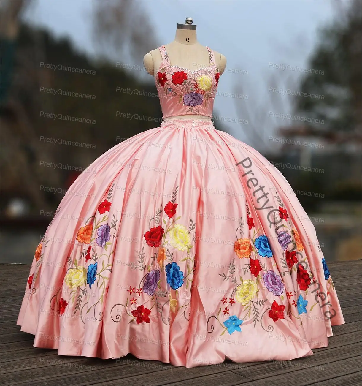 Mexican Style Two Pieces Colorful Floral Embroidery Charro Quinceanera Dresses Floor Length Without Train Blush Ball Gowns