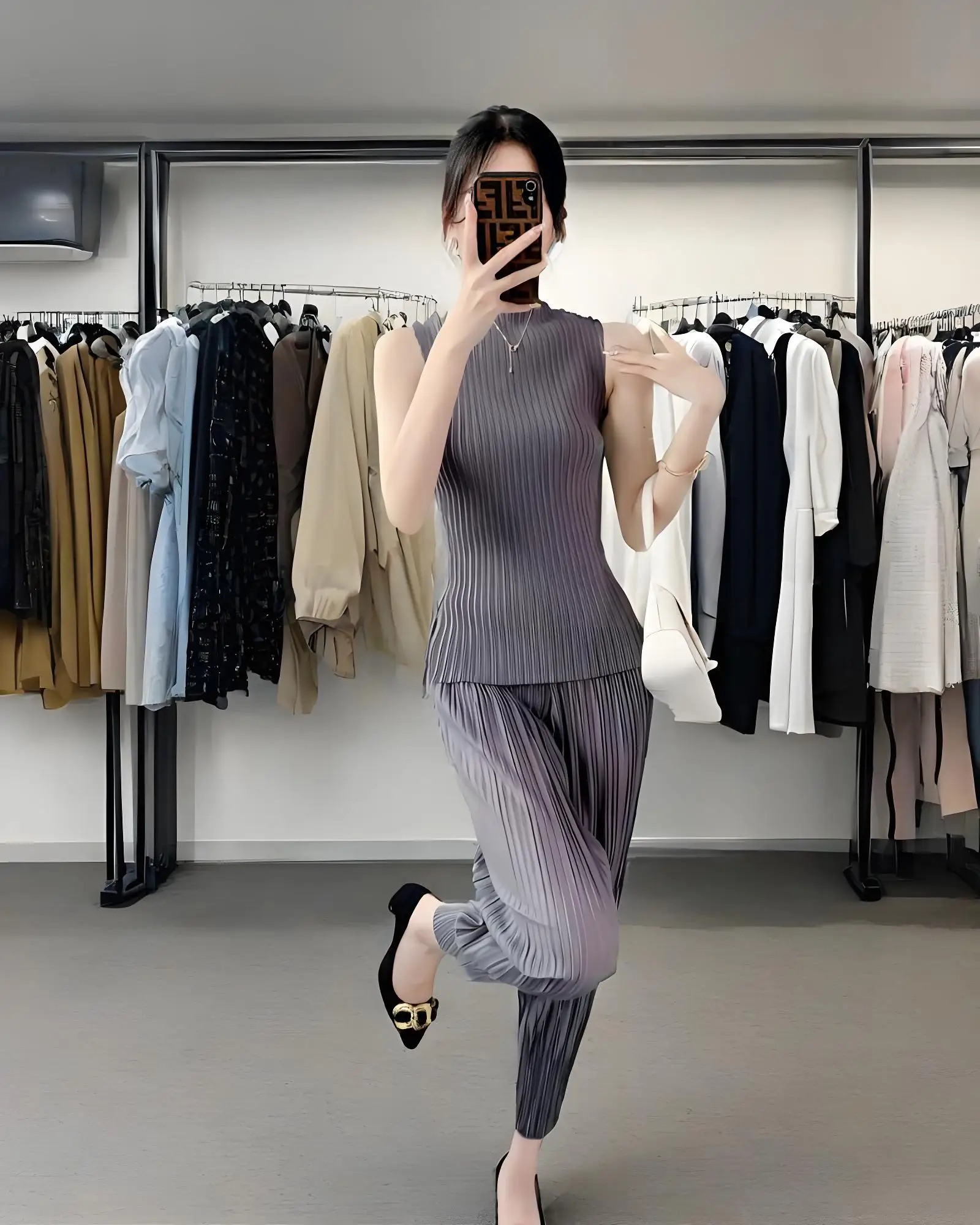 

Miyake 2025 French Pleated Summer Fashion Women's Pleated Pants Set Sleeveless Pleated Slim Top Harlan Pants Two-piece Set