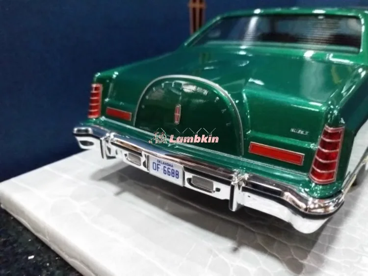 AMC 1:18 For Lincoln Continental Mark V Givenchy Edition Limousine Model Metal Green