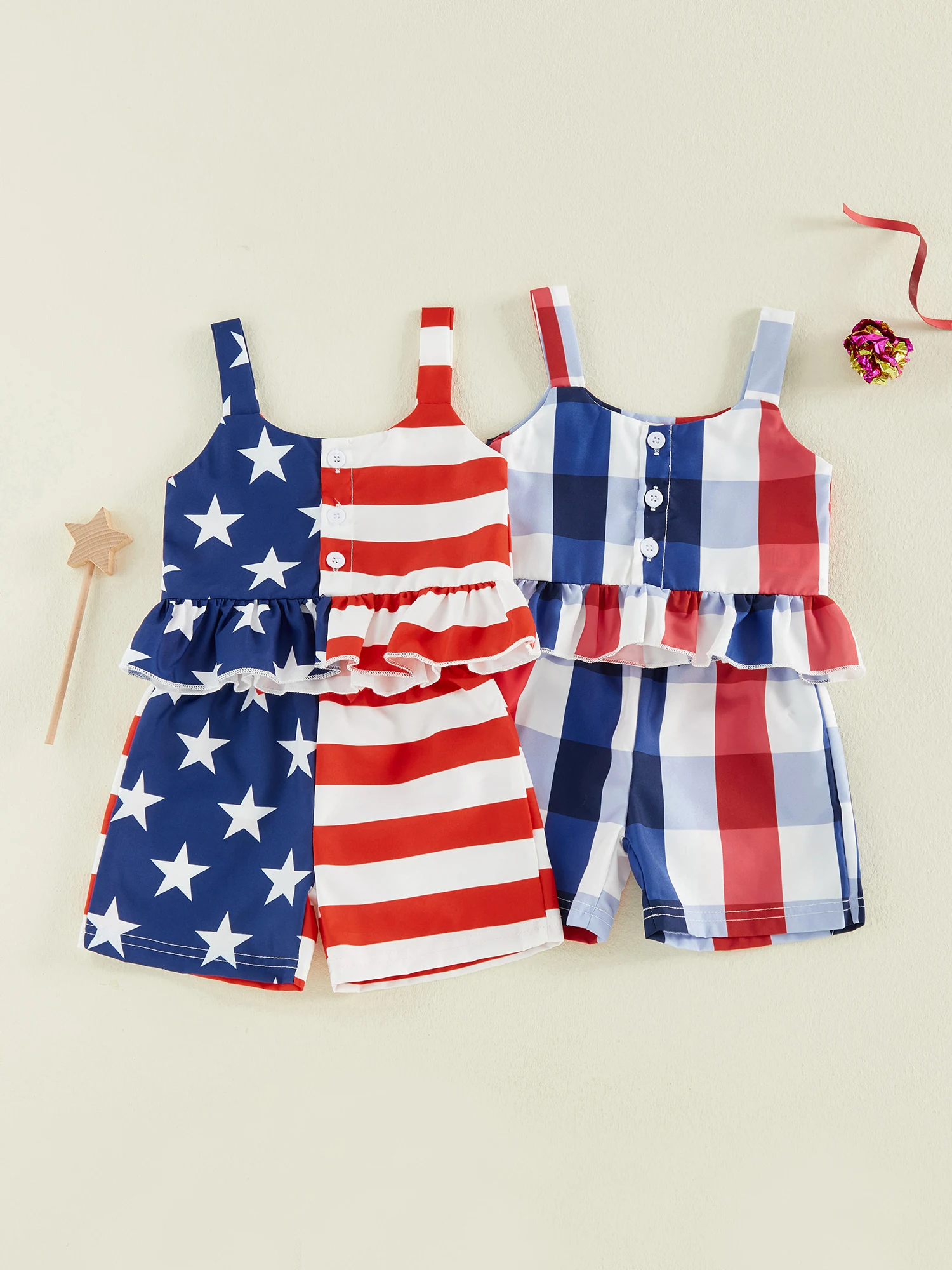 

Наряд на 4-июль для маленьких девочек: топы на тонких бретельках и шорты с принтом звезд, полосками, клеткой и рюшами, комплект из 2 предметов