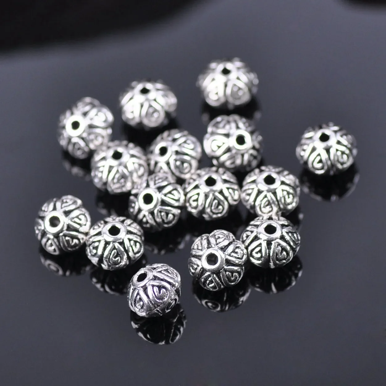 50 Buah Banyak Manik-manik Kerajinan Longgar Campuran Logam Warna Perak Tibet untuk Temuan Pembuatan Perhiasan Gelang Kalung Anting DIY