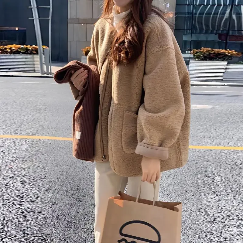 2025 Autumn and Winter New Design Gentle Coffee Color Short Top with Thickened Lamb Wool Jacket Design Sense