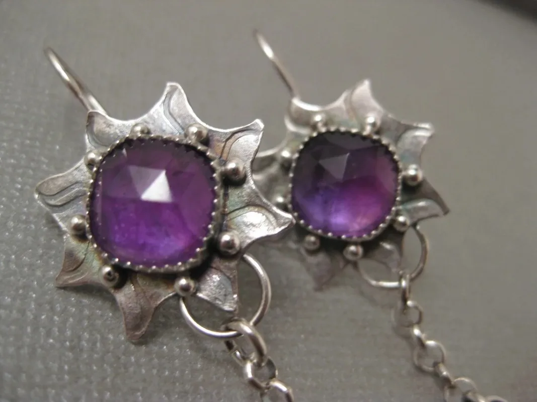 زوج من الأقراط الرجعية الأنيقة للسيدات وإكسسوارات هدايا العيد