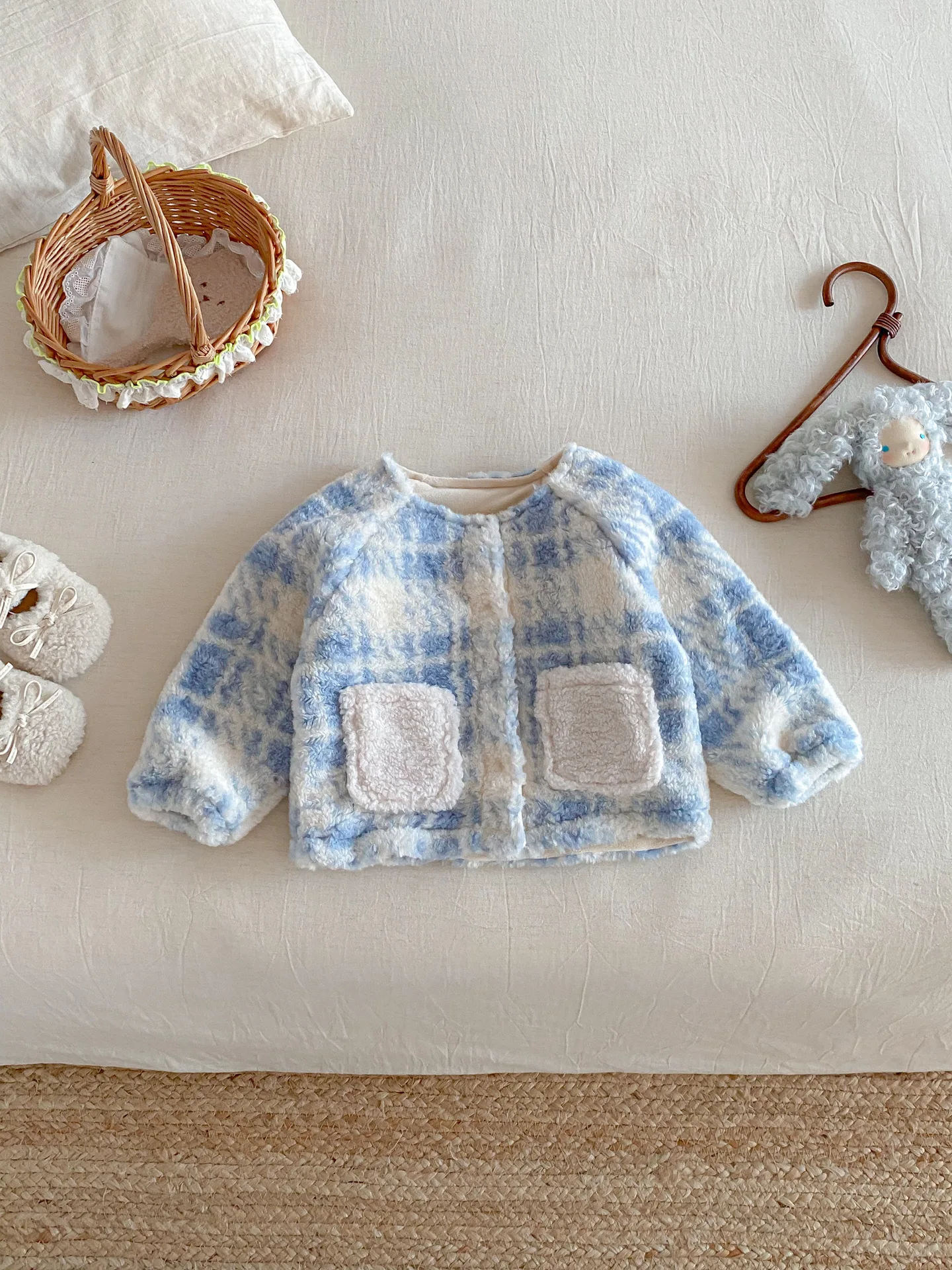 2025 شتاء جديد طفل طويل الأكمام الدافئة منقوشة معطف زائد المخملية سميكة الرضع الفتيات القطن وسادة مبطنة طفل الصوف سترة #4