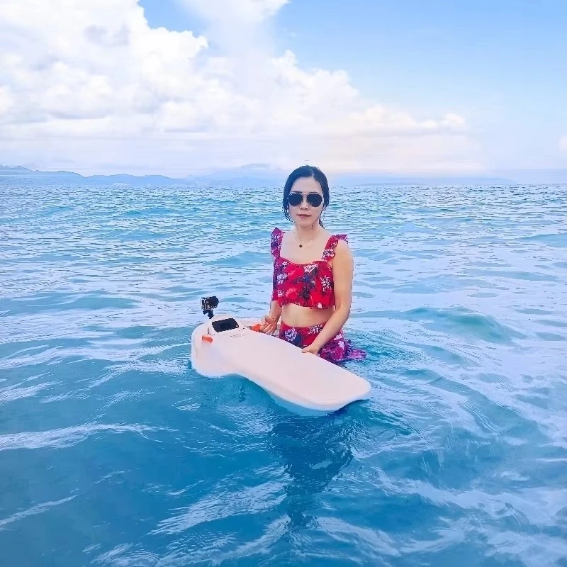 Profesjonalny ręczny skuter podwodny do nurkowania, snorkelingu i użytku w basenie.