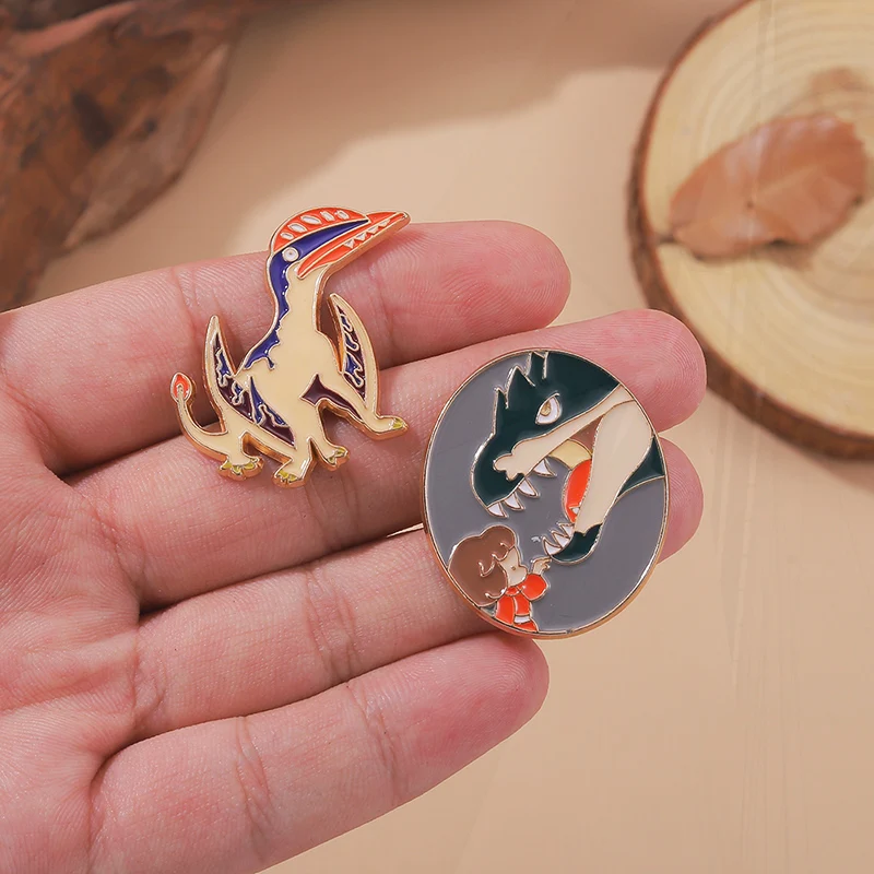 Emblemas de lapela para crianças, broche de esmalte personalizado T-Rex dinossauros, joias criativas para amigos, luta de dino