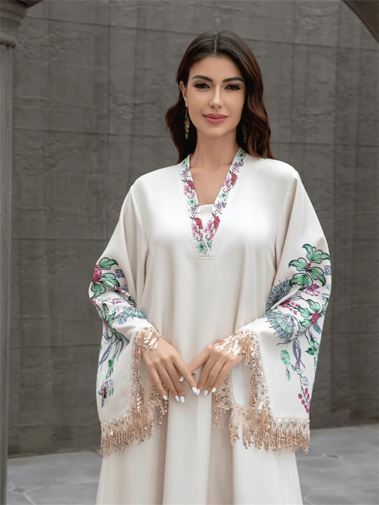 Robe longue pour femme musulmane du moyen-orient, avec broderie à col en v et glands, robe arabe élégante