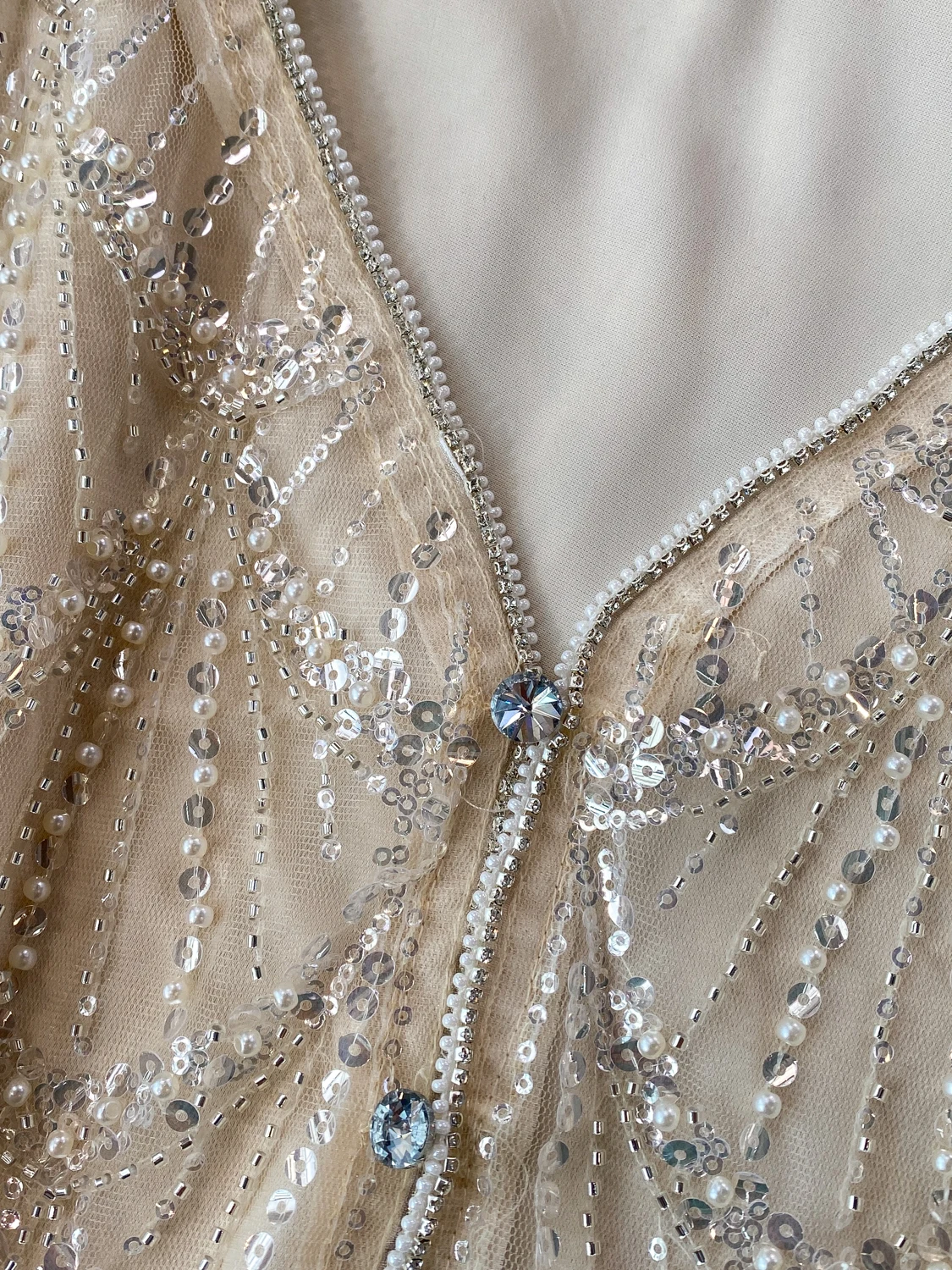 Elegant V-Neck Sequin Mesh Jacket Women's Party Wear Slimming Short Outerwear Luxury Design Breathable Youthful Fashion