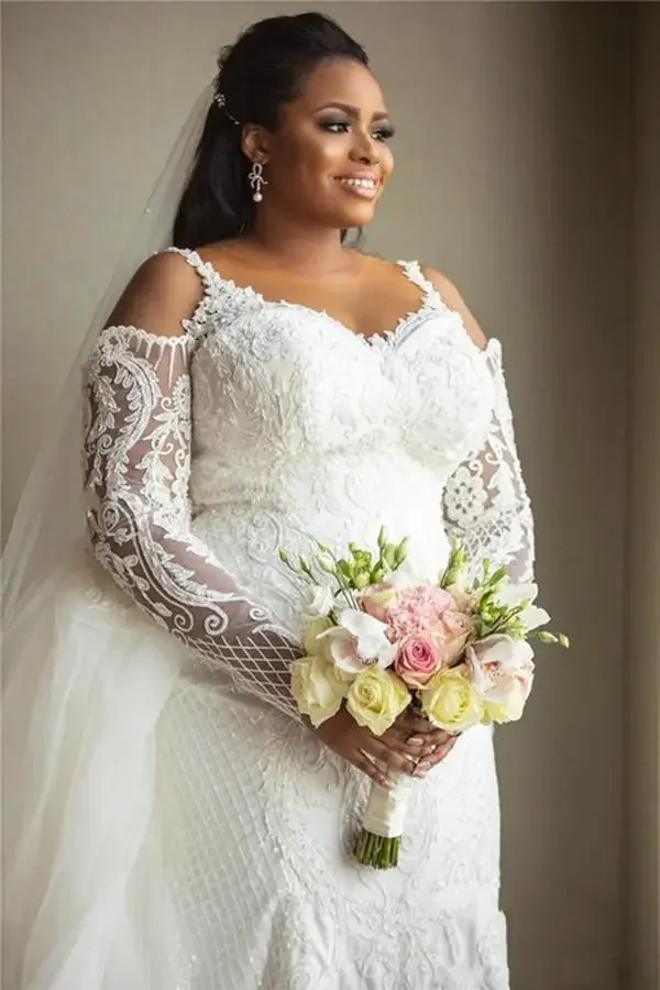 Customized Luxury Long Sleeves Jewel Neck Wedding Dress With Detachable Train Sexy Plus Size Lace Appliqued African Bridal Gowns