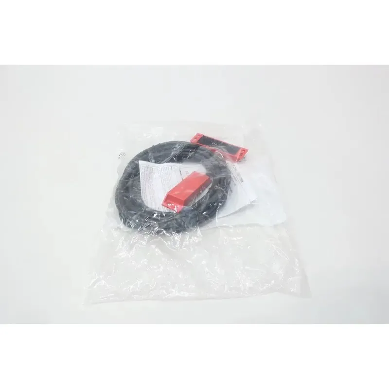 2026 XCSDMP7005 = XCSZP1 + XCSZP7005 Coded magnetic switch,XCS, XCSDMP,2 NC + 1 NO, 1 NC staggered, 5m
